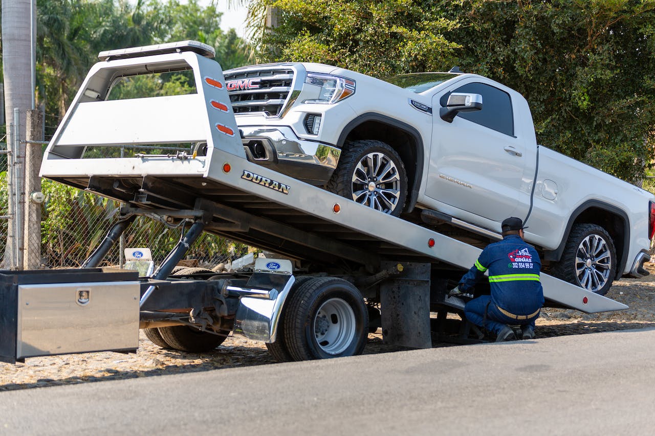 Complete Guide: Cost of Towing a Vehicle 2024 - WP Towing